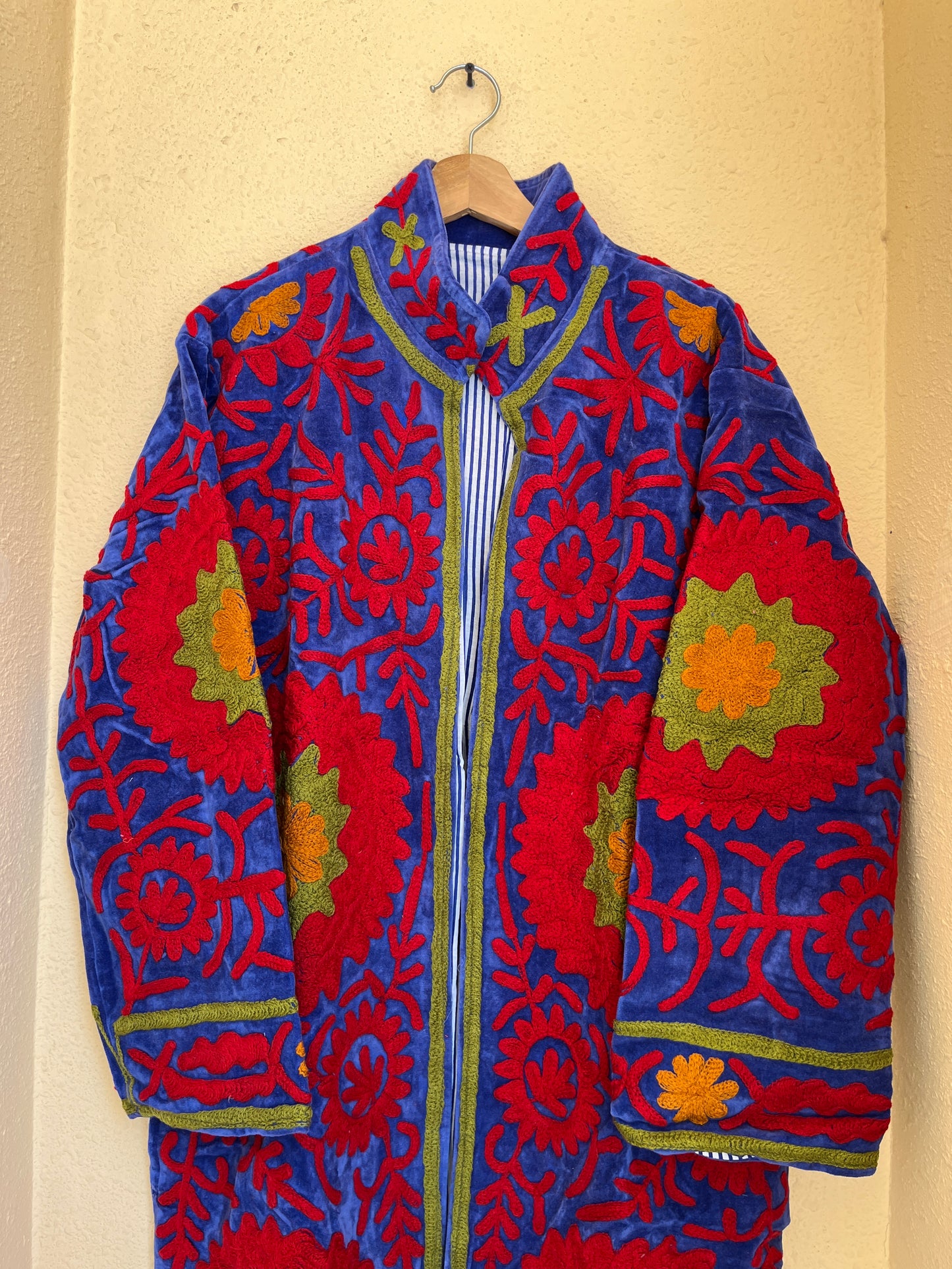 Women's 1073 Suzani Reversible Cotton Jacket – Artistic Embroidered Statement Jacket