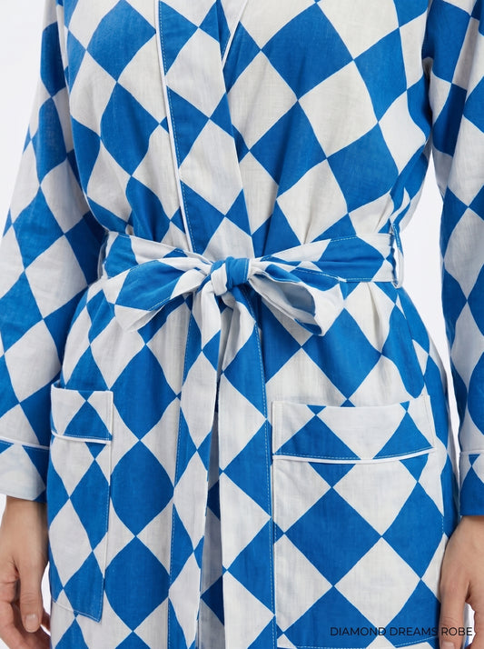 White and blue checks abstract women's cotton kimono.
Modern geometric and abstract print lightweight cotton dressing gown.