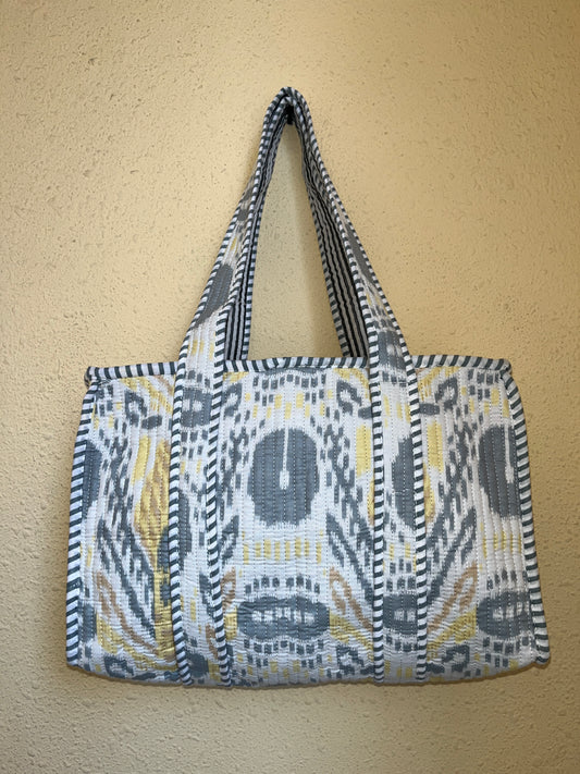 ￼ White ikkat Quilted Mini Tote Bag 10X12