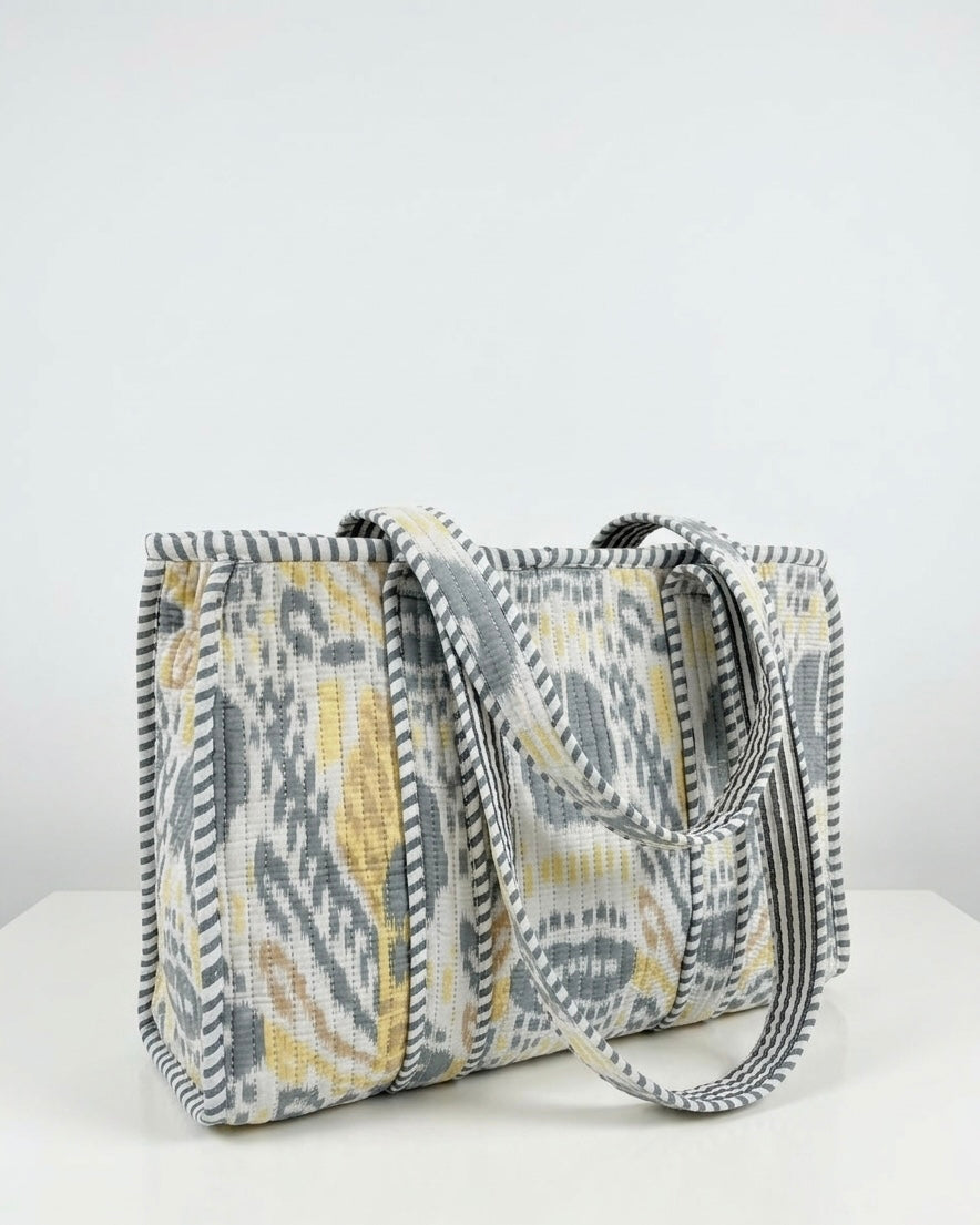 ￼ White ikkat Quilted Mini Tote Bag 10X12