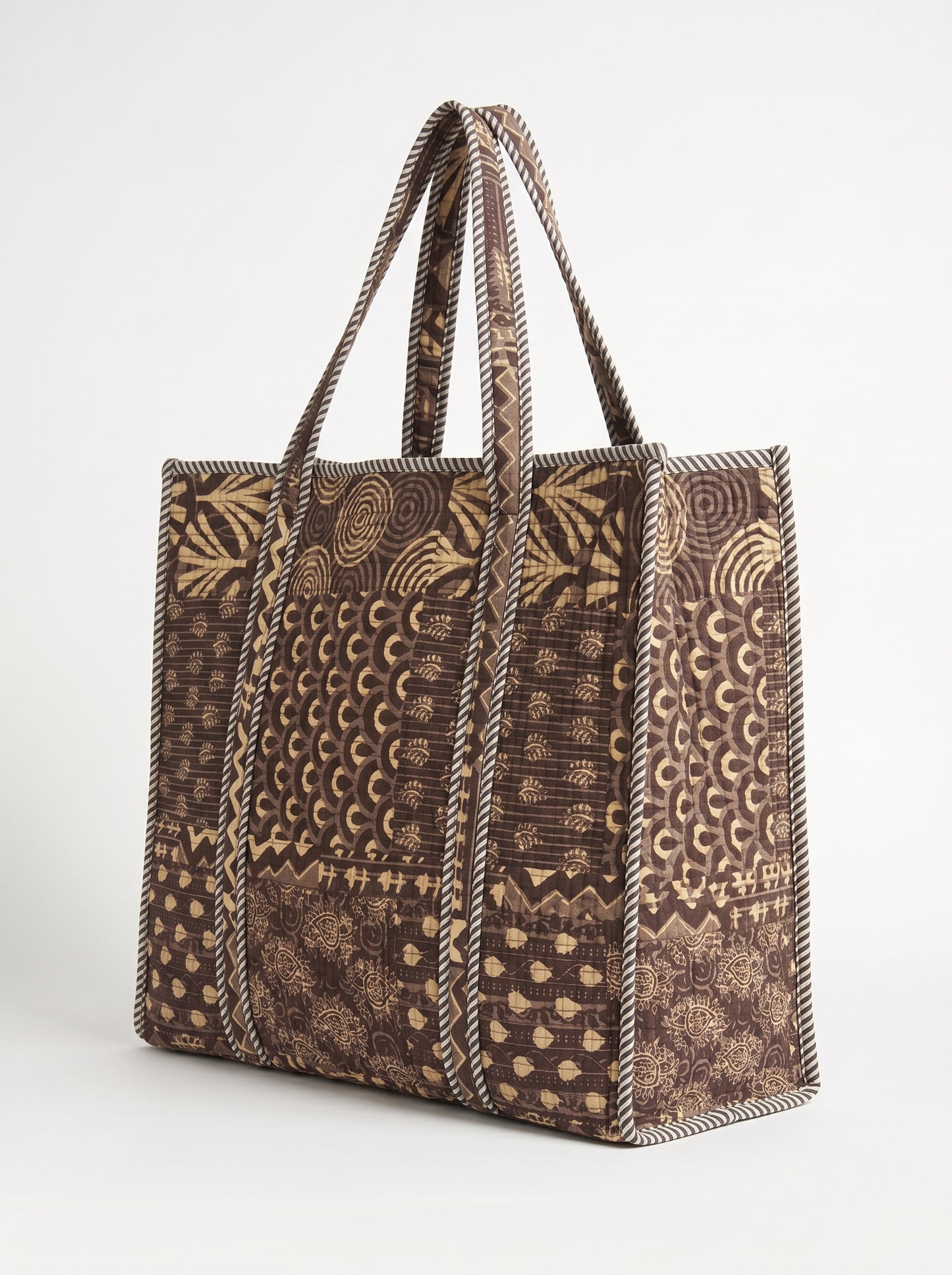 Brown Sugar Patch Bloom – Wander Tote Bag  18x18
