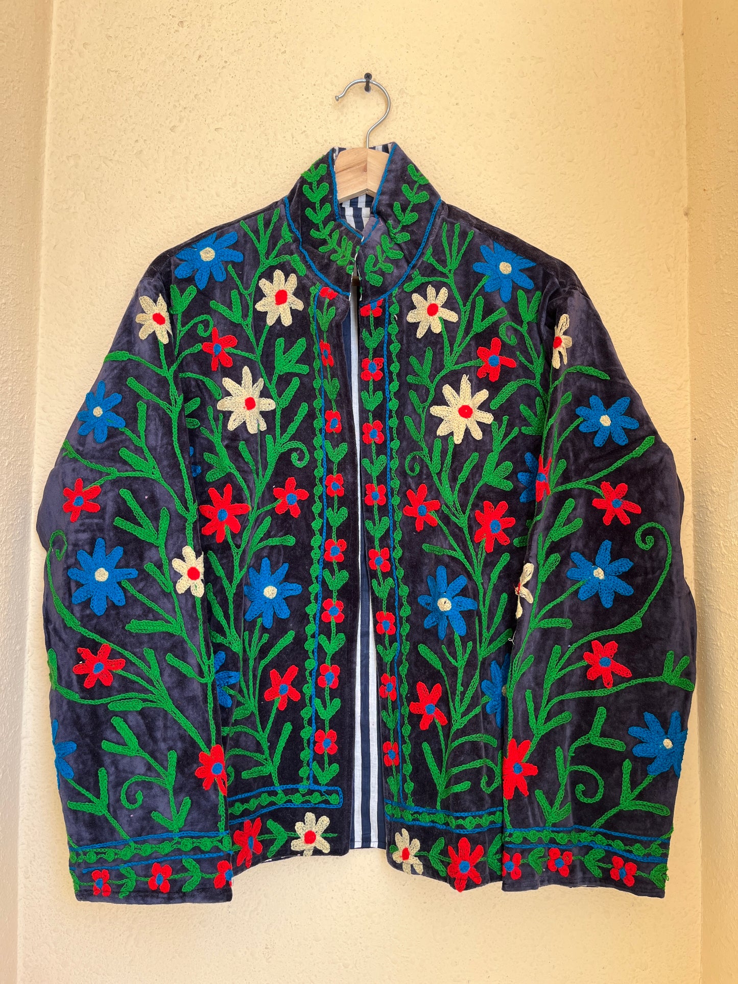 Women's 1039 Suzani Reversible Cotton Jacket – Artistic Embroidered Statement Jacket