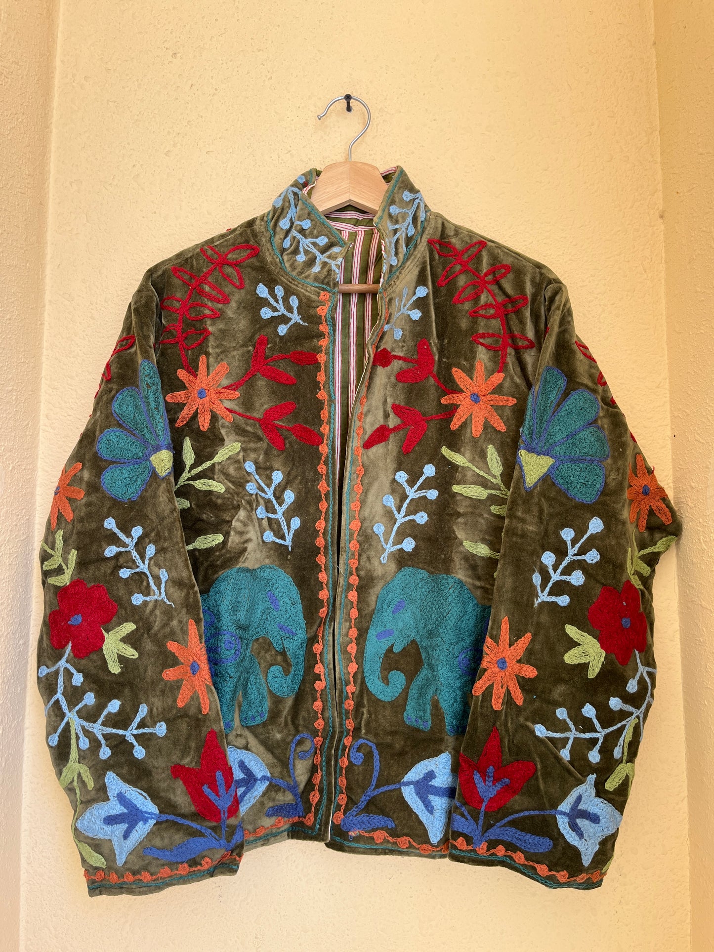 Women's 1050 Suzani Reversible Cotton Jacket – Artistic Embroidered Statement Jacket