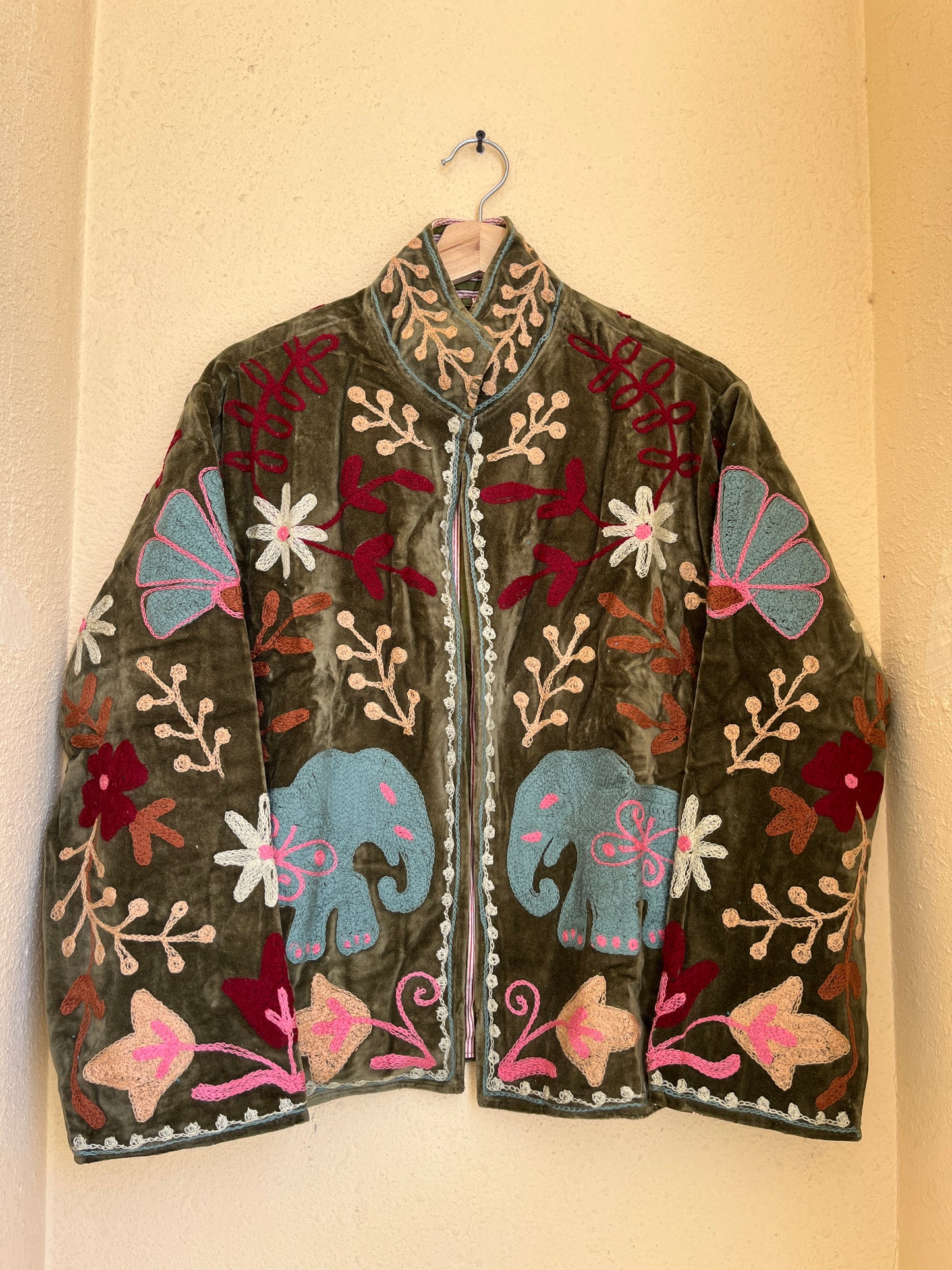 Women's 1052 Suzani Reversible Cotton Jacket – Artistic Embroidered Statement Jacket