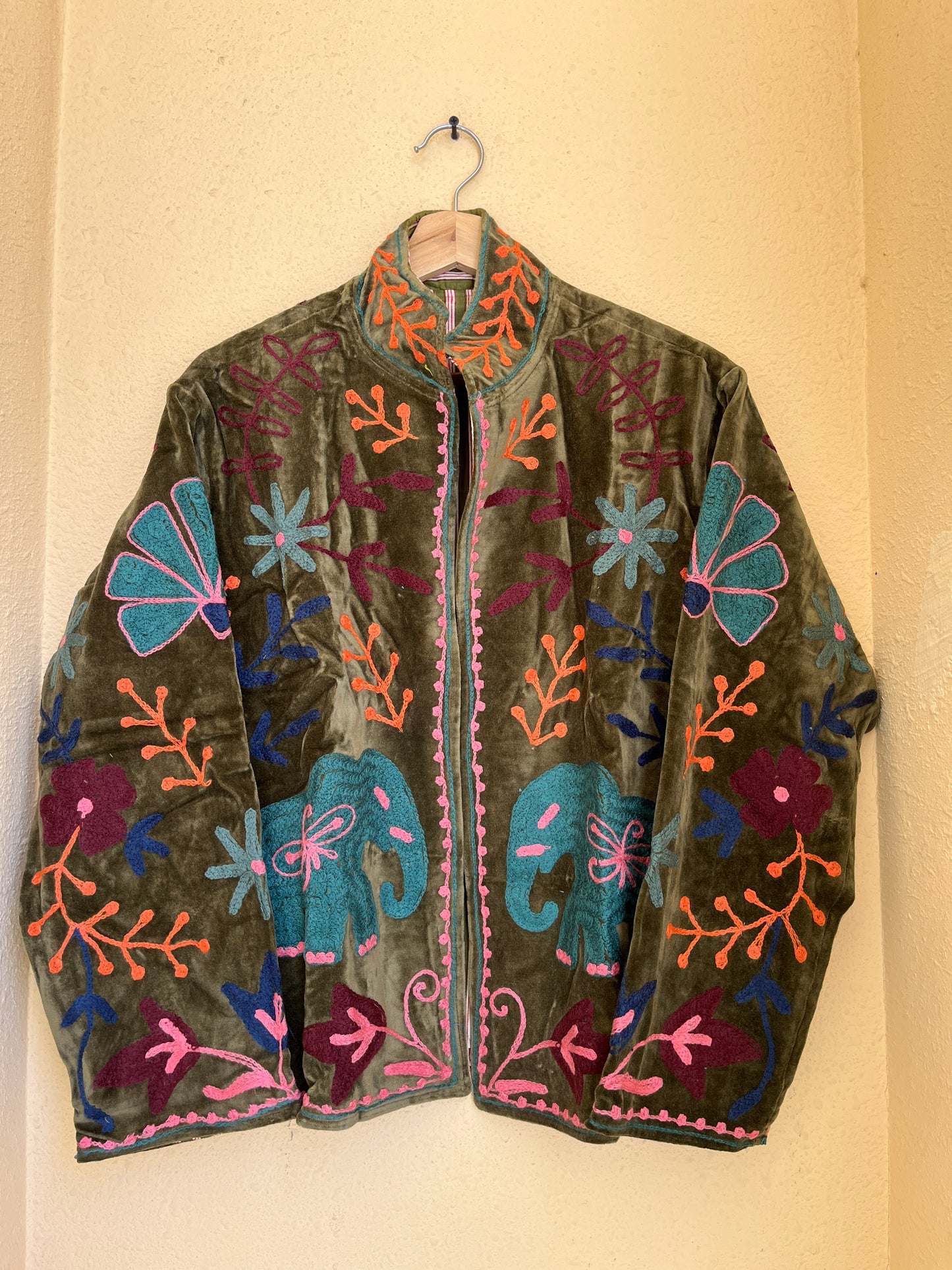 Women's 1053 Suzani Reversible Cotton Jacket – Artistic Embroidered Statement Jacket