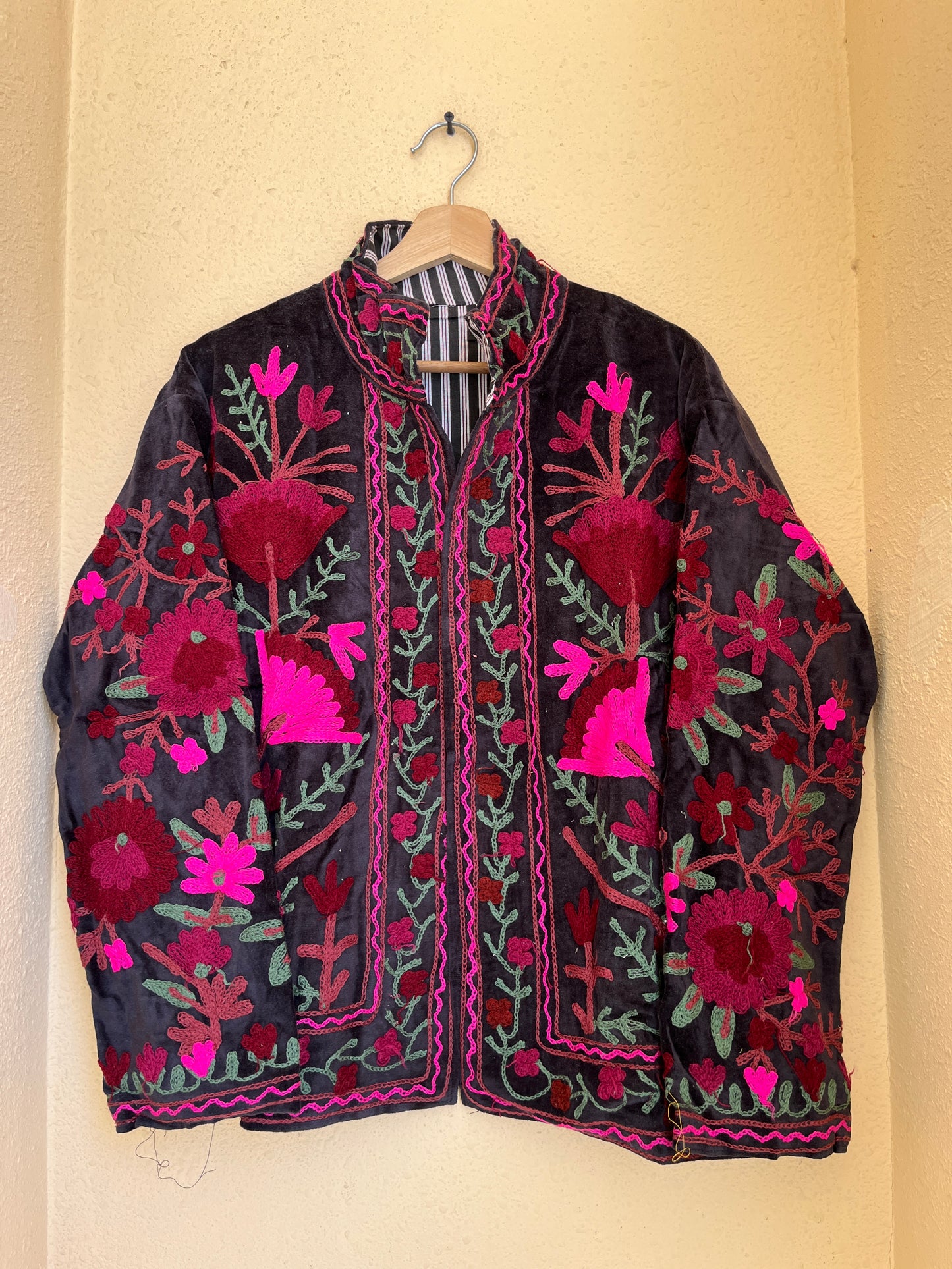 Women's 1054 Suzani Reversible Cotton Jacket – Artistic Embroidered Statement Jacket