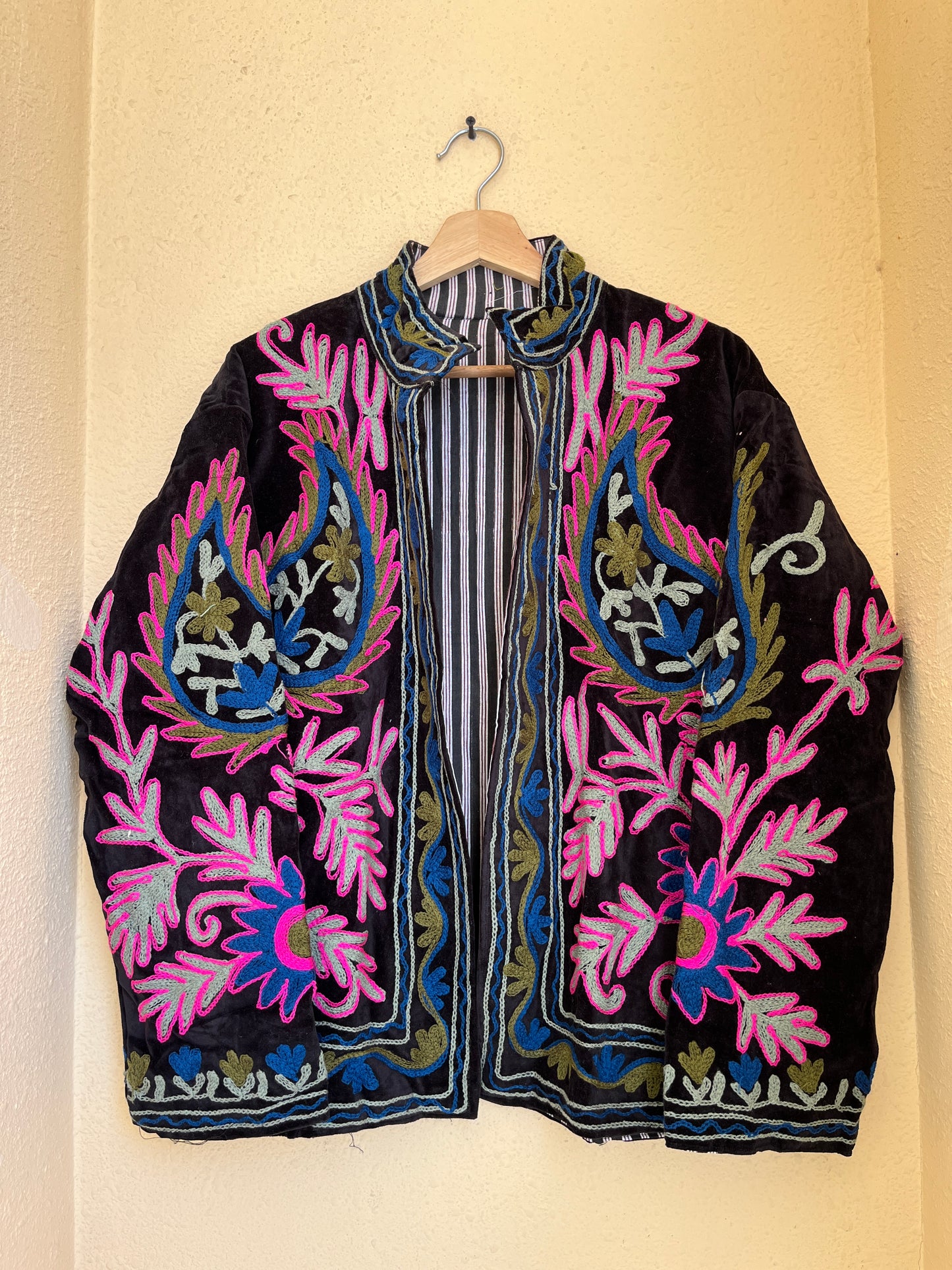 Women's 1055 Suzani Reversible Cotton Jacket – Artistic Embroidered Statement Jacket
