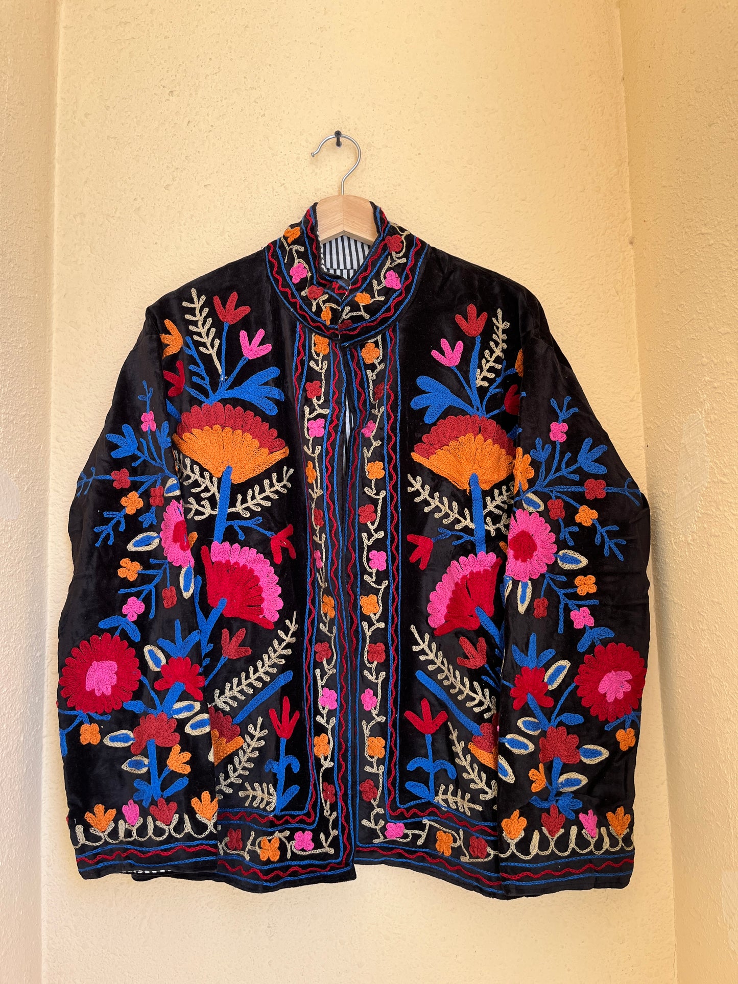 Women's 1058 Suzani Reversible Cotton Jacket – Artistic Embroidered Statement Jacket