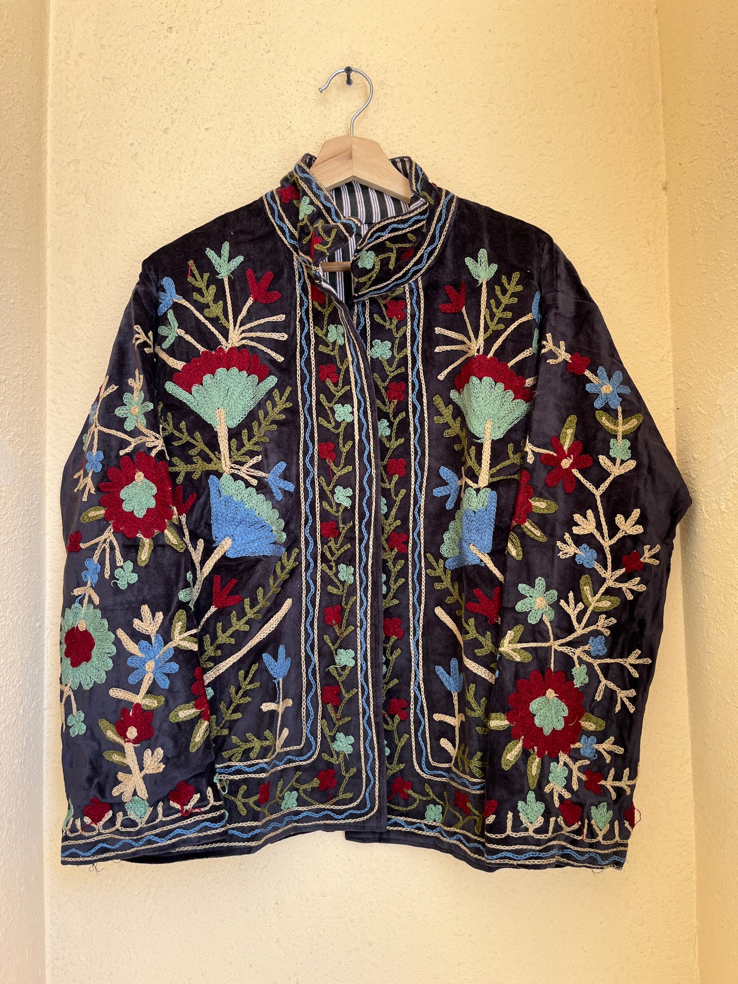 Women's 1059 Suzani Reversible Cotton Jacket – Artistic Embroidered Statement Jacket