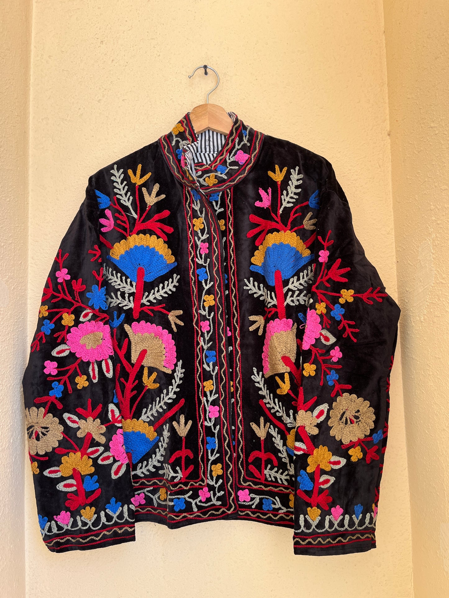 Women's 1068 Suzani Reversible Cotton Jacket – Artistic Embroidered Statement Jacket