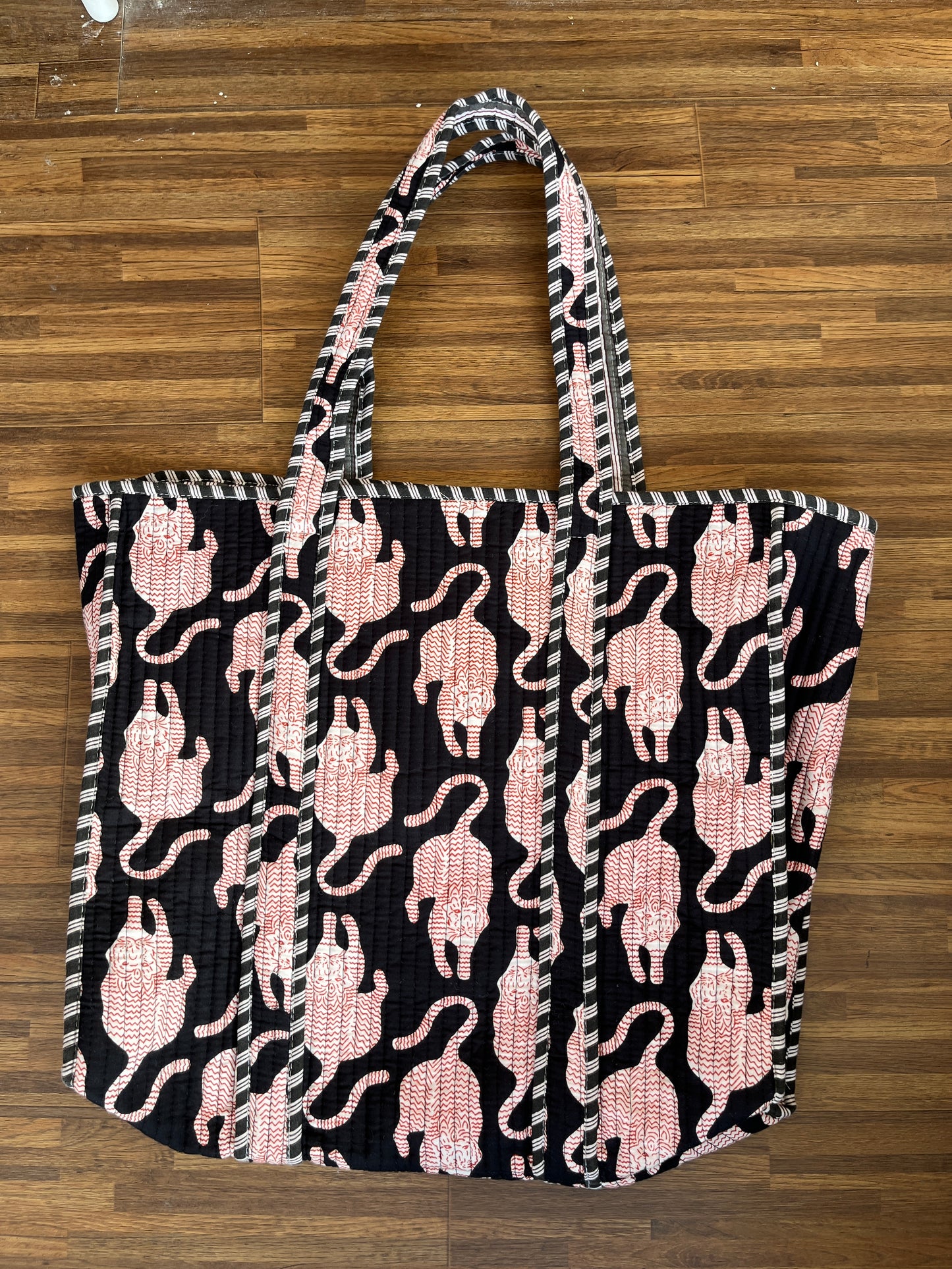 Black Royal tiger – Wander Tote Bag 18x18
